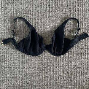 Abercrombie Black Curve Love High Apex Underwire
Bikini Top
